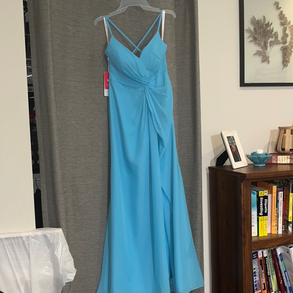 JJ’s House Size 4 Color Pool V neck Ruched waist lined maxi dress